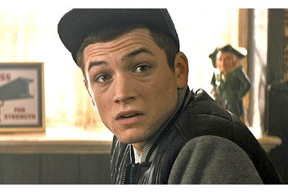 『キングスマン』で女子人気急上昇中の“タロン君”、超絶カーチェイスに挑戦 画像