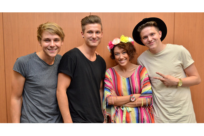 LiLiCo、スウェーデン産イケメン3兄弟「JTR」初来日インタビューでご乱心!? 画像