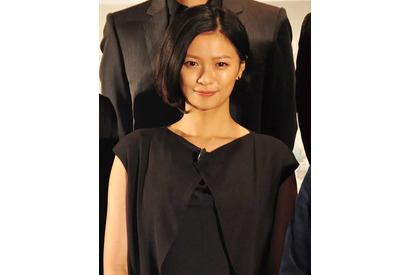 岡田准一、恋愛シーンの話題に赤面！ 榮倉奈々「私まで余計恥ずかしくなる！」 画像