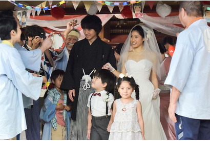 土屋太鳳×山崎賢人「まれ」最終回は“家族総出”の結婚式！ 画像