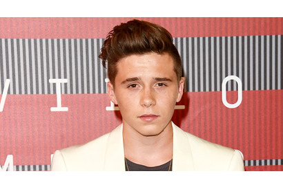 ブルックリン・ベッカム、年齢制限でナイトクラブ入れず 画像