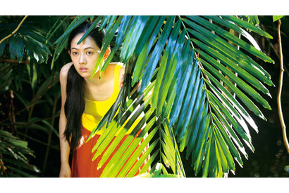 【どちらを観る？】夏、沖縄へ誘う——『群青　愛が沈んだ海の色』＆『真夏の夜の夢』 画像