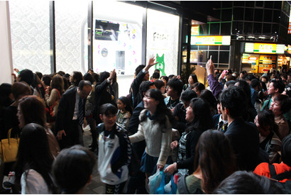 草なぎ剛＆香取慎吾、原宿で公開生放送にファン熱狂 画像