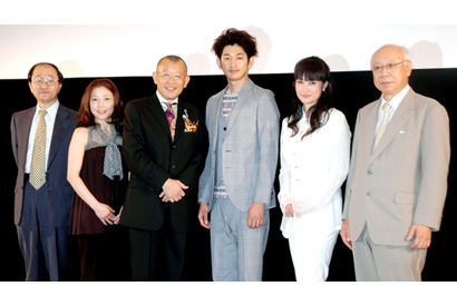 鶴瓶＆瑛太が深酒で倒れた？　余貴美子も病院送りの恐るべき『ディア・ドクター』 画像