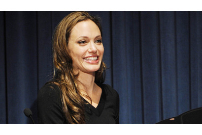 ブランジェリーナ、難民救済のために国連難民支援機関に100万ドルを寄付 画像