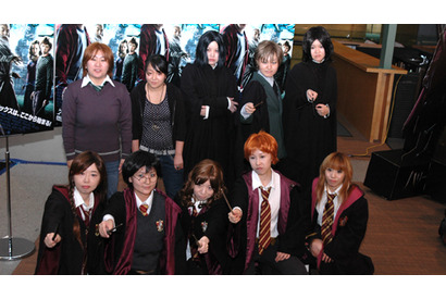 “和製”ハリーたちが行列『ハリー・ポッター』世界最速プレミアに五千人超えるファン 画像