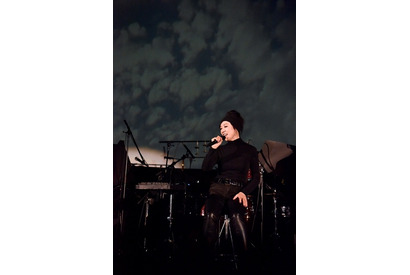 ユーミン、“暗闇”コンサートで「気づかず過ぎた初恋」を初披露！ 画像