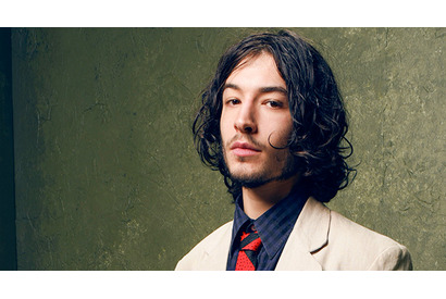 エズラ・ミラー、『バットマン vs スーパーマン』にカメオ出演 画像