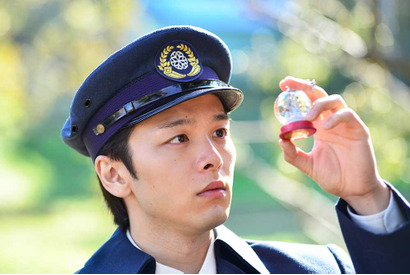 【プレゼント】『星ガ丘ワンダーランド』中村倫也サイン入りスノードームを2名様 画像