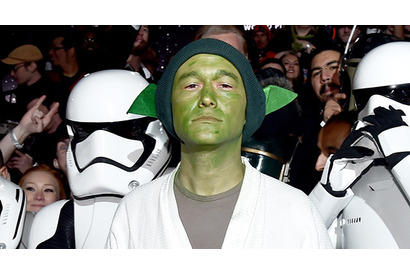 ジョセフ・ゴードン＝レヴィット、『スター・ウォーズ』最新作プレミアにヨーダ姿で登場 画像