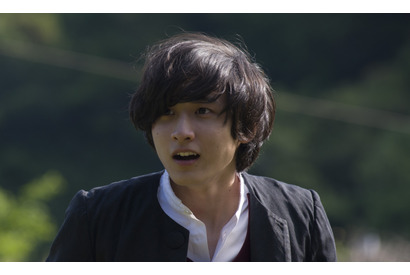 小関裕太＆森川葵を謎のバケモノ『ドロメ』がつなぐ!?　特報映像解禁 画像