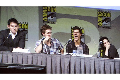 『トワイライト』熱再燃！　ロバート・パティンソンら登場に泊まり込みファンが殺到 画像