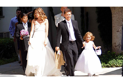 マーク・ウォールバーグが長年の恋人と、娘や息子たちに囲まれて子連れ挙式 画像