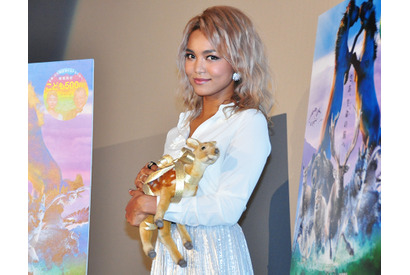 クリスタル・ケイ、香港へ一人旅で“ぼっち”夜景！「寂しいとかは全く感じない」 画像