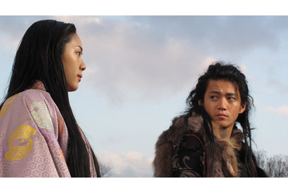 「何があってもおれがお前を幸せにする！」小栗旬『TAJOMARU』本編映像が到着 画像