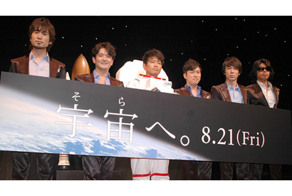 宮迫、重さ10キロの宇宙服にバテバテ「嫁は宇宙コロニーに戻っています…」 画像