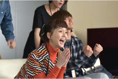 多部未華子、ぱっつん前髪＆レトロファッションで七変化！『あやしい彼女』場面カット一挙到着 画像