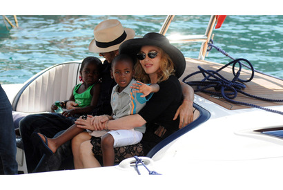 マドンナ、51歳の誕生日に22歳の恋人を泣かした!? 画像