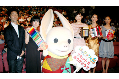 綾瀬はるか、谷村美月とのアフレコの思い出も“ホッタラケ”？　天然ぶりに会場爆笑 画像