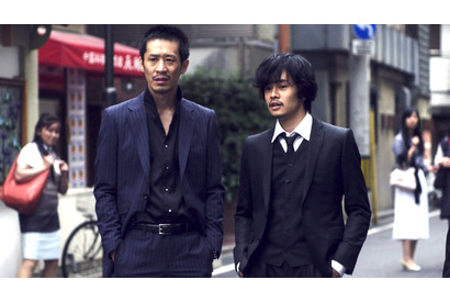 池松壮亮、怪しげな表情のワケは…『ディストラクション・ベイビーズ』新写真解禁 画像