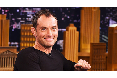 ジュード・ロウ、CMイベントにサプライズ登場！ファンとステージに立つ 画像