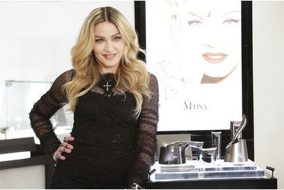マドンナ来日！MDNA SKINの新作と投げキッスを贈る 画像