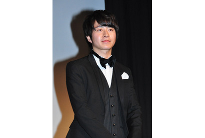 村井良大＆秋山真太郎、『ドクムシ』現場の動物の内臓入り鍋の悪臭に絶句！ 画像