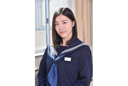松井珠理奈、中谷美紀の高校時代役に！「運よく髪型はすごく似てる」 画像