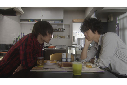 斎藤工×窪田正孝“新婚ごっこ”の未公開爆笑シーンが公開！「火村英生の推理」 画像