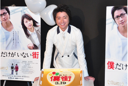 藤原竜也、インフルでファンツアー中止を謝罪し、ホワイトデーの贈り物を報道陣にもサービス！ 画像