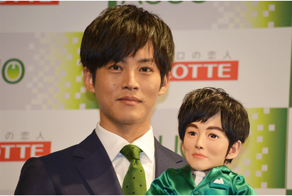 松坂桃李、自分そっくりのトーリロボ量産に「恥ずかしい」と大照れ 画像