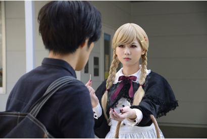 「SKE48」佐藤すみれ、妄想燐寸を売る劇中カットが到着！ 『燐寸少女』 画像