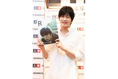 田中圭、入浴シーンに 「もう少し体を絞ればよかった…」 画像