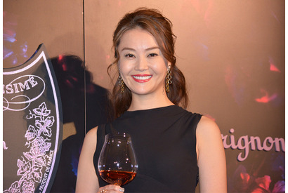 旦那とラブラブな観月ありさ、とろける笑顔でのろける「お酒は彼がついでくれる」 画像