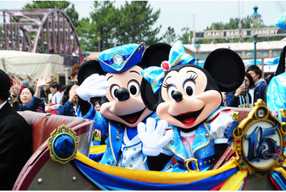 【ディズニー】ミッキー＆ミニーがドライブ！15周年衣装の新グリーティングもスタート 画像