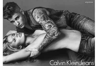 ジャスティン・ビーバーとララ・ストーンが共演！　「カルバン・クライン」 画像