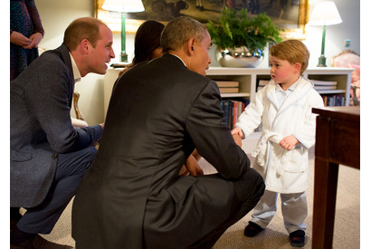 ジョージ王子、パジャマ姿でオバマ大統領にごあいさつ 画像