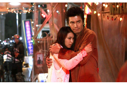 伊藤英明＆武井咲、強い絆で結ばれた2人が絶体絶命に！『テラフォーマーズ』場面写真入手 画像