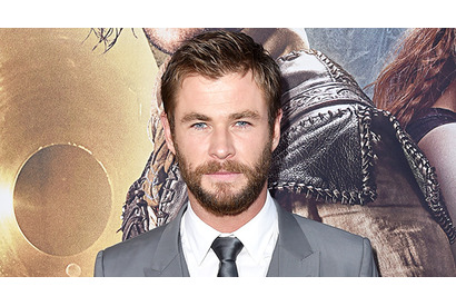 クリス・ヘムズワース、愛娘のバースデー・ケーキ作りに挑戦！ 画像