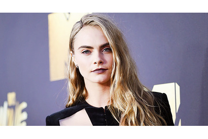 カーラ・デルヴィーニュ、ユーロスターの荷物検査に逆上し一時拘束!? 画像