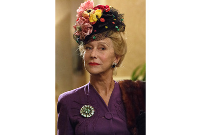 ヘレン・ミレン、ド派手な帽子で実在のゴシップ記者に変身！『トランボ』 画像