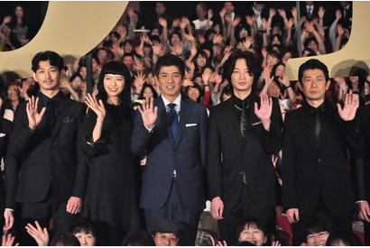 瑛太、榮倉奈々、坂口健太郎ら若手キャストから佐藤浩市への感謝 画像