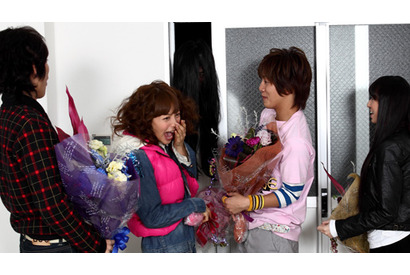 相武紗季の背後に忍び寄る不審な女性…『NECK』大パニックのクランクアップ！ 画像