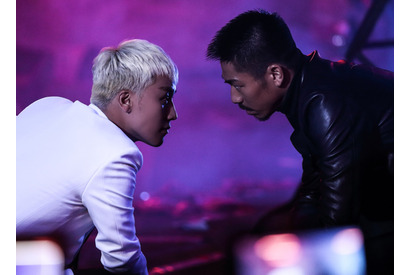 BIGBANG・V.I、不敵な笑みでAKIRAに近づき…！20週連続企画第16弾『HiGH＆LOW』 画像