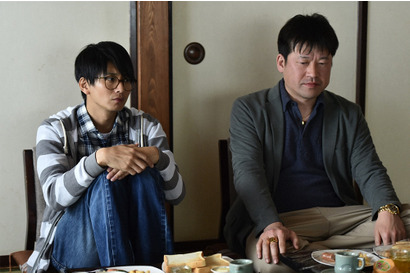 向井理が“堤ワールド”集大成と語る「神の舌を持つ男」今夜から 画像