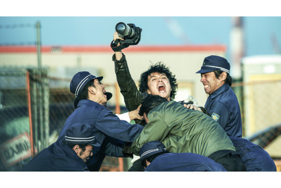 【予告編】福山雅治＆二階堂ふみが激写！ 斎藤工もターゲットに『SCOOP！』 画像