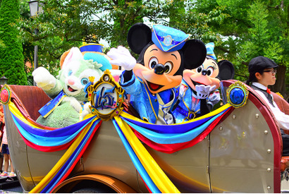 【ディズニー】ダッフィーとジェラトーニも登場！15周年コスのグリーティングドライブ 画像
