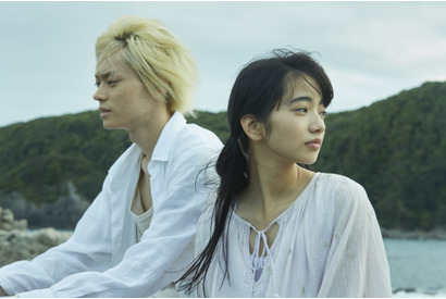 【特別映像】菅田将暉、小松菜奈を連れて海に飛び込む！「俺の好きにしてええんじゃ」 画像