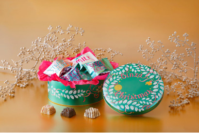 【3時のおやつ】資生堂パーラーのクリスマススイーツ限定発売！ エメラルドに輝くスペシャルなデザイン缶 画像