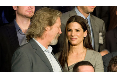 オスカー前夜発表のラジー賞で主演女優賞受賞のサンドラ・ブロック、授賞式に堂々出席 画像